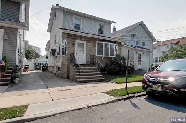 41 Arlington Blvd, North Arlington, NJ 07031-5843