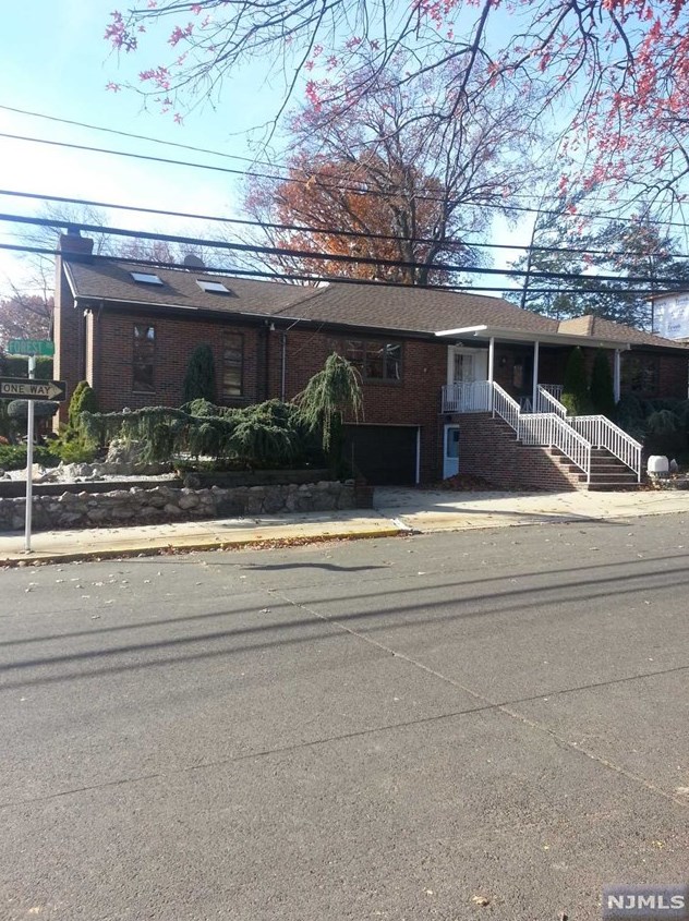 290 Forest Rd, West Fort Lee, NJ 07024