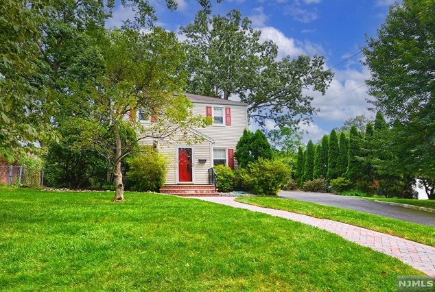839 Club Rd, Teaneck, NJ 07666
