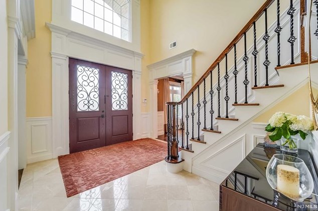 4 Holland Ave, Demarest, NJ 07627