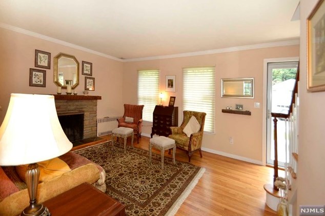 20 Hartel Ln, Montvale, NJ 07645
