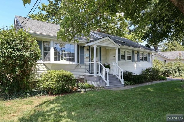 21 Dacotah Ave, Oakland, NJ 07436