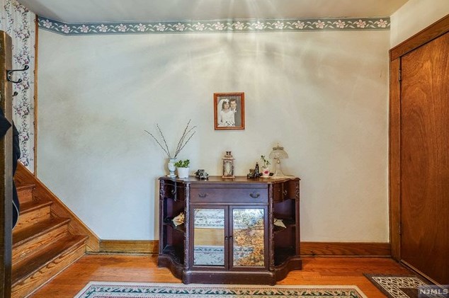 330 Undercliff Ave, Edgewater, NJ 07020