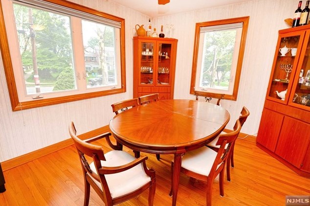 1267 W Laurelton Pkwy, Teaneck, NJ 07666