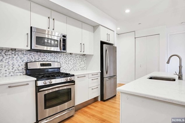 4 Beacon Way #704, Jersey City, NJ 07304