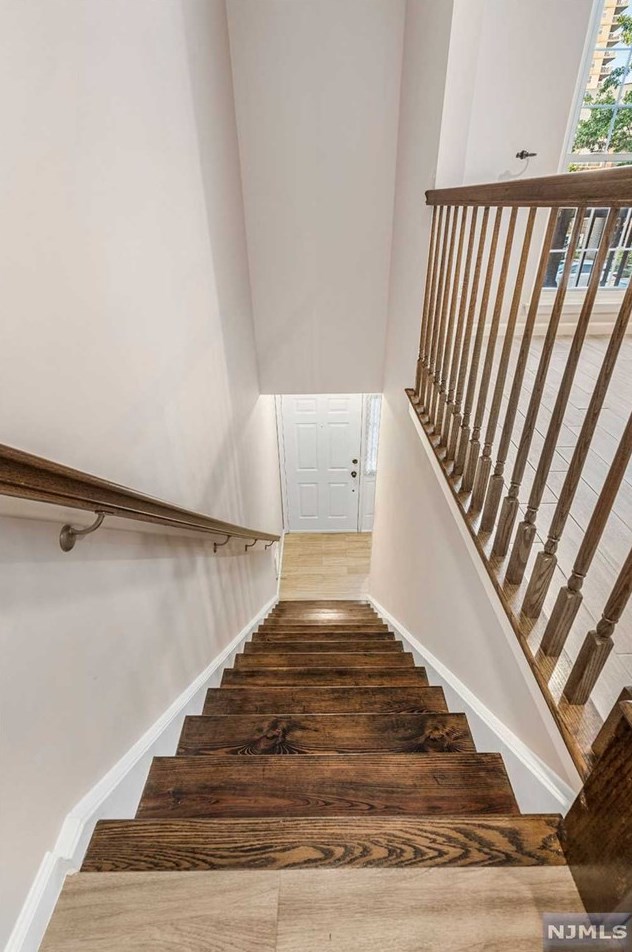 257 Village Circle Dr, West Fort Lee NJ 07024-2109 exterior