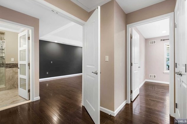 257 Village Circle Dr, West Fort Lee NJ 07024-2109 exterior