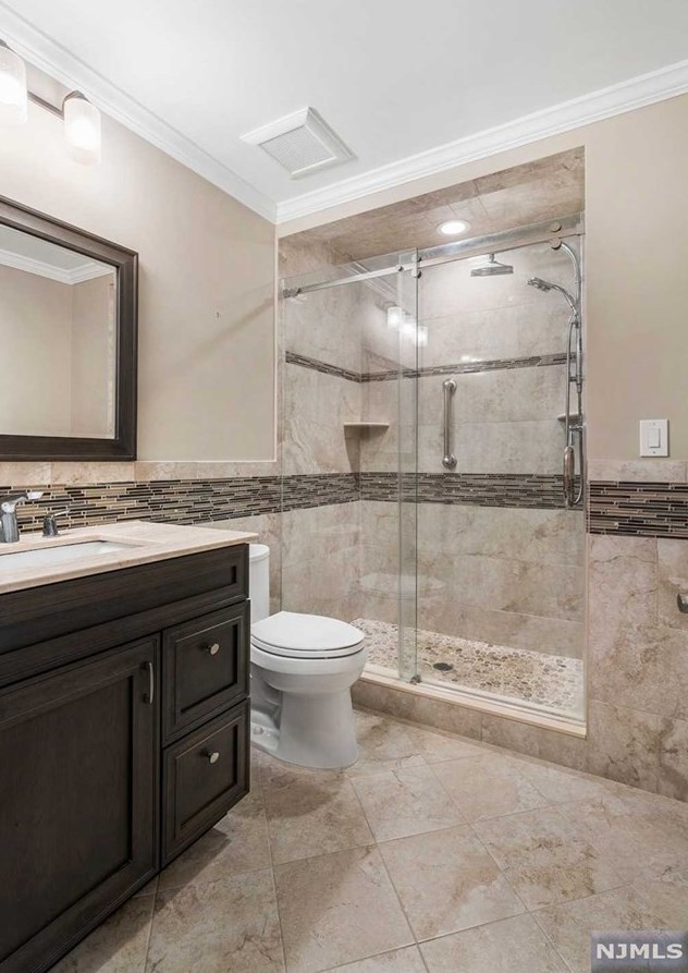 257 Village Circle Dr, West Fort Lee NJ 07024-2109 exterior