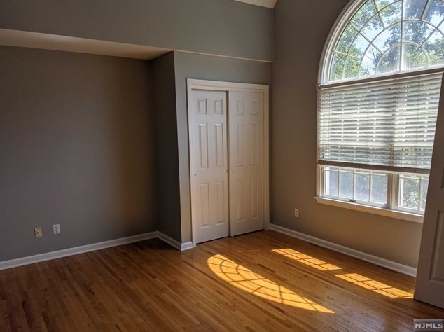 70 Elm St, Allendale, NJ 07401