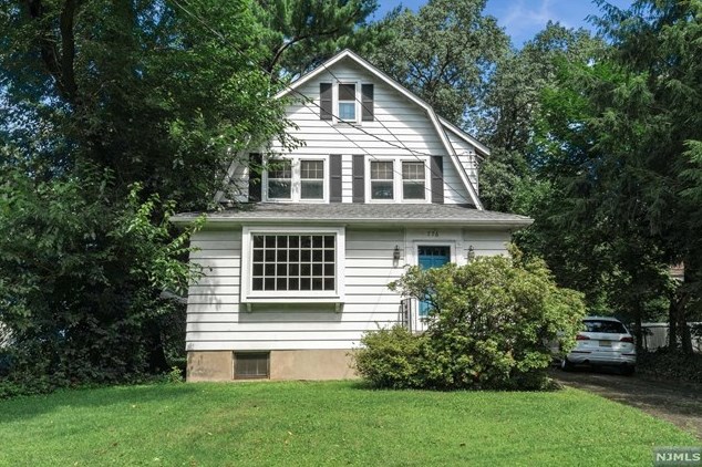 776 S Maple Ave, Ridgewood, NJ 07452