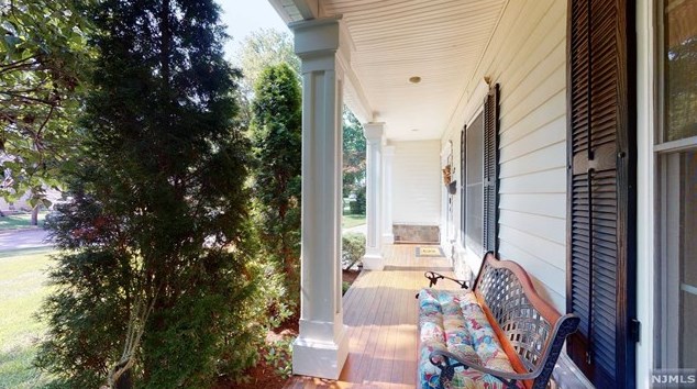 62 Garden Pl, Westwood, NJ 07675-1527