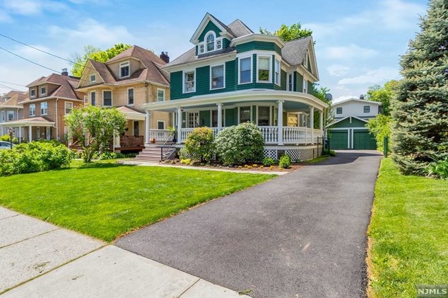 351 Lookout Ave, Hackensack NJ  07601-2804 exterior