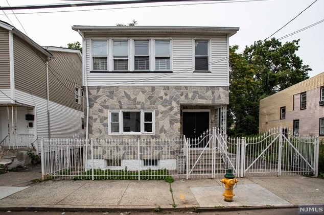 63 Boylan St, Newark NJ  07106-1811 exterior