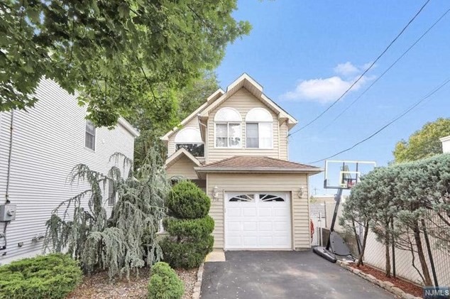 758 4th St, Secaucus, NJ 07094