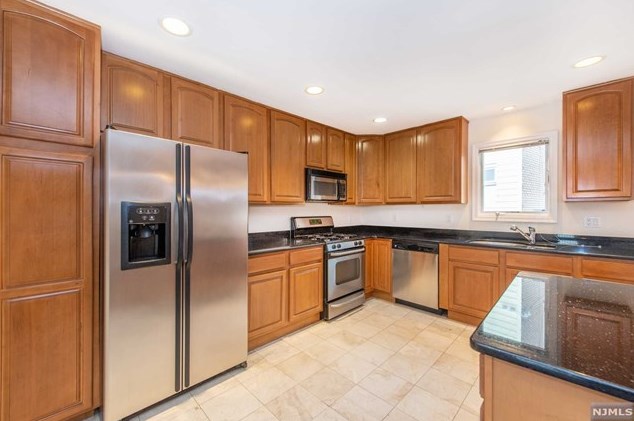 189 Cliff St Apt B, Cliffside Park, NJ
