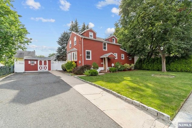 9 Fitting Pl, Nutley, NJ 07110-1218