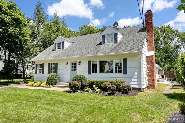 315 S Pleasant Ave, Ridgewood, NJ 07450