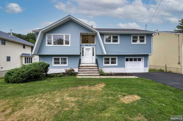 42 Spruce Ave, Emerson, NJ 07630-1573