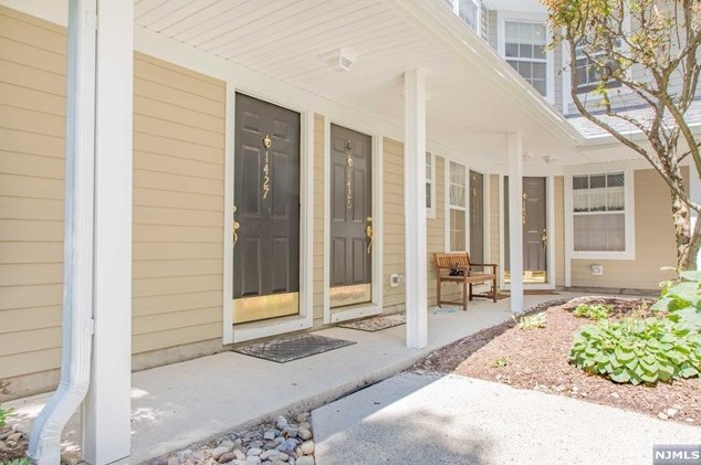 1426 York St, Mahwah, NJ 07430