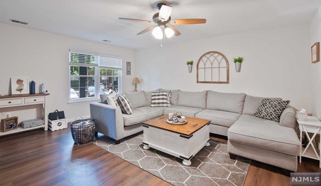 2100 Francis Ct, Mahwah, NJ 07430
