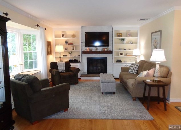 102 Sunrise Dr, Paterson, NJ 07506