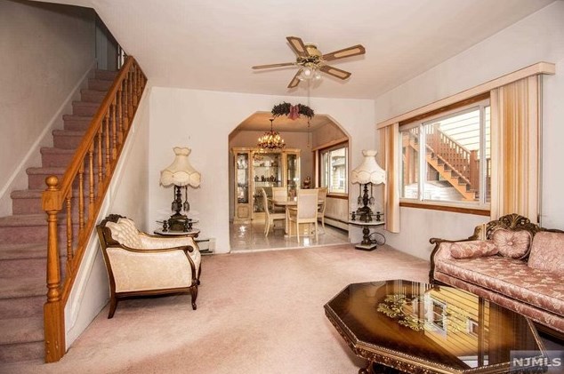 34 Chestnut St, Elmwood Park, NJ 07407-1313