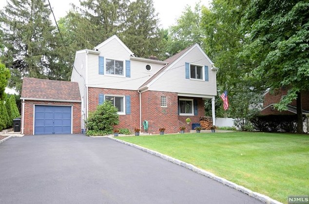 780 Oak Ave, River Edge, NJ 07661