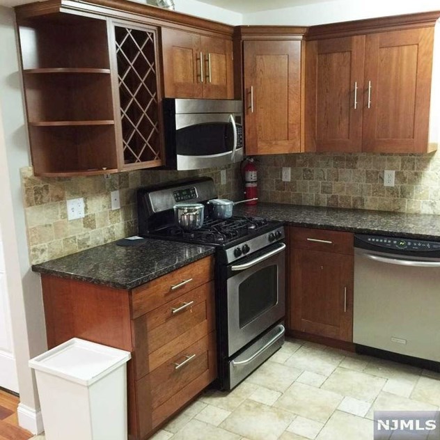 312 37th St, Union City, NJ 07087