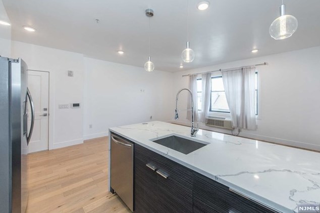 7505 Park Ave #402, North Bergen, NJ 07047