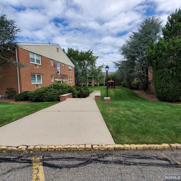 605 Grove St #i-10, Clifton, NJ 07013