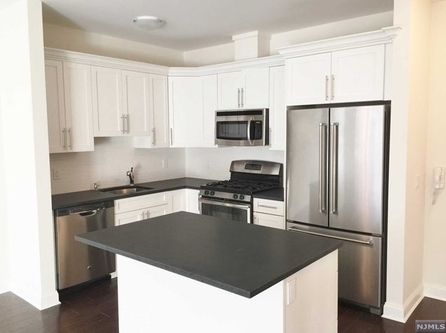 223 Walker St #301, Cliffside Park, NJ 07010
