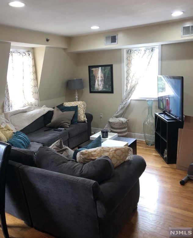 95 Prospect St #4, Jersey City, NJ 07307