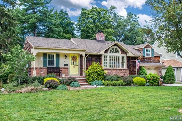 403 Monroe Ave, Wyckoff, NJ 07481-2454