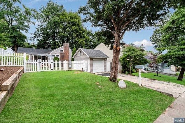 53 Genesee Ave, Teaneck, NJ 07666
