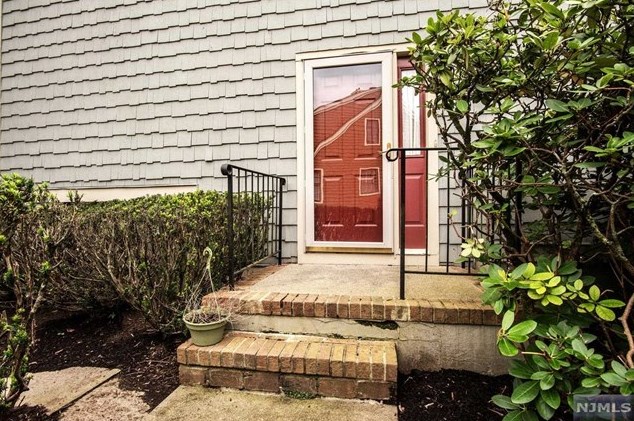 35 Tanager Ct, Wayne, NJ 07470-8435