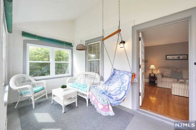 63 Highland Ave, Midland Pk, NJ 07432-1803