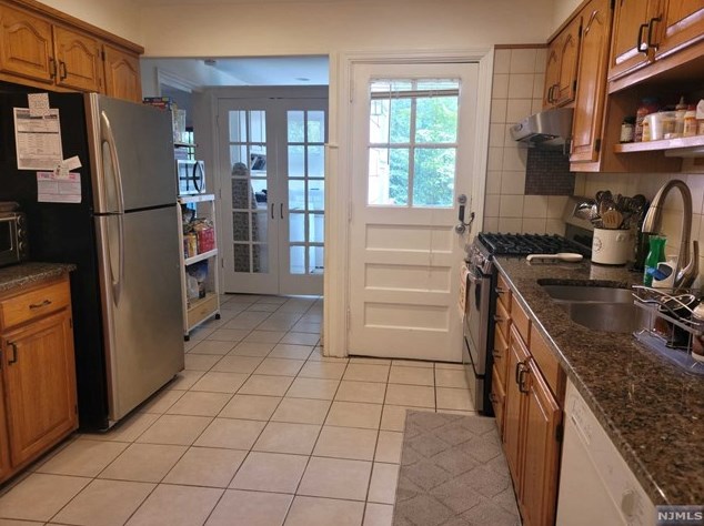 362 Harrison St, Paramus, NJ 07652