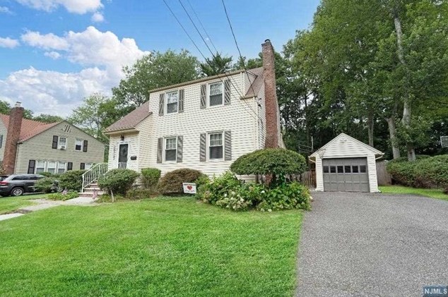 27 Prospect Ave, Westwood, NJ 07675