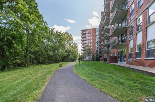 300 Main St #106, Little Falls, NJ 07424