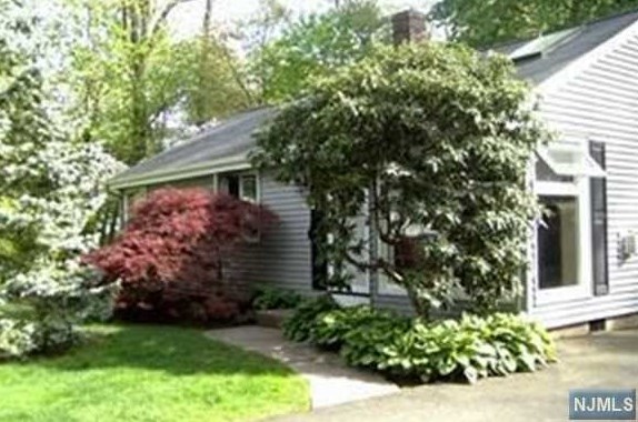38 Delmar Ave, Cresskill, NJ 07626