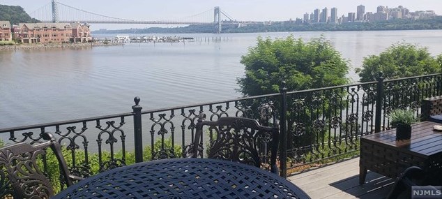 133 Hudson Cove, Edgewater, NJ 07020