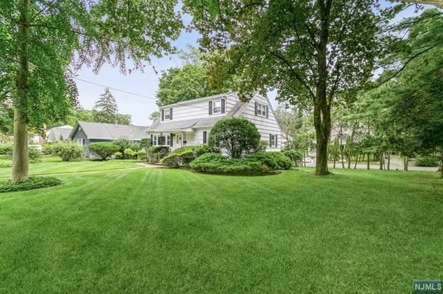 68 Stelfox St, Demarest, NJ 07627