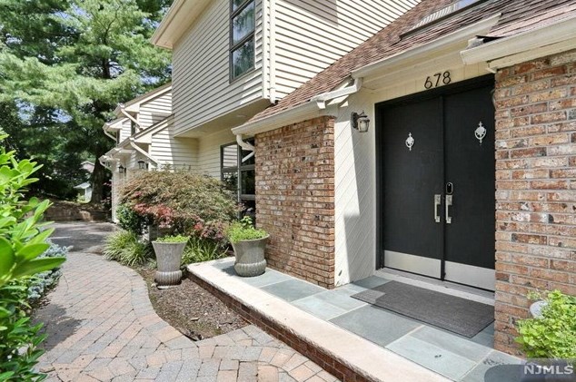 678 Alexander Ct, Westwood, NJ 07675-6403