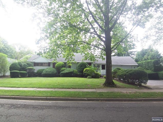 723 Erie Rd, Paramus, NJ 07652