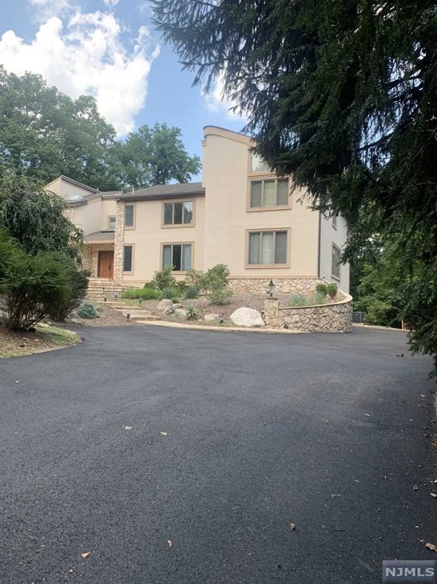 585 Closter Dock Rd, Closter, NJ 07624