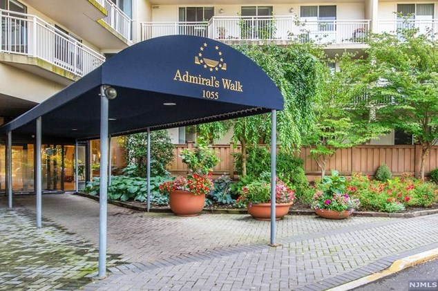1055 River Rd #203, Edgewater, NJ 07020