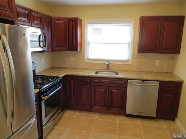 515 New York Ave #1, Lyndhurst, NJ 07071