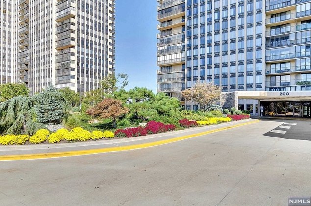 200 Winston Dr #2021, Cliffside Park, NJ 07010