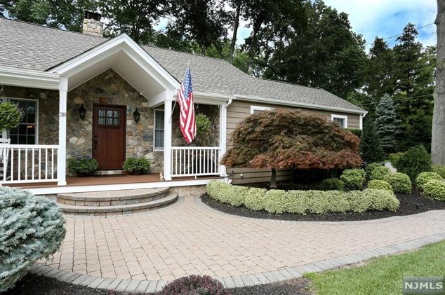 38 E Crescent Ave, Mahwah, NJ 07430