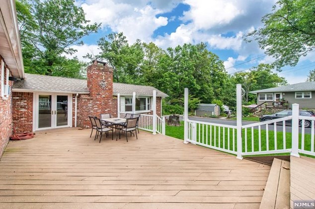 13 Brady St, West Milford Lakes, NJ 07480
